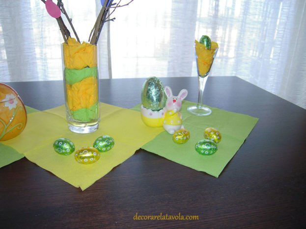 Centrotavola per Pasqua con rami decorati foto 3 