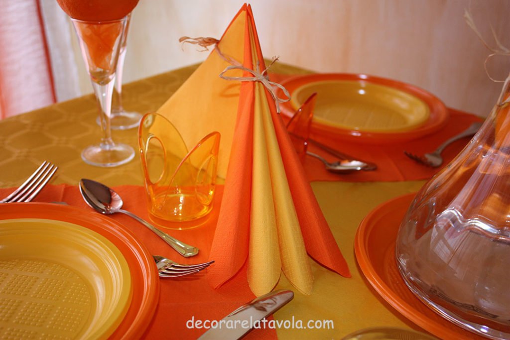 decorazione tavola per festa compleanno colori giallo arancione n.2
