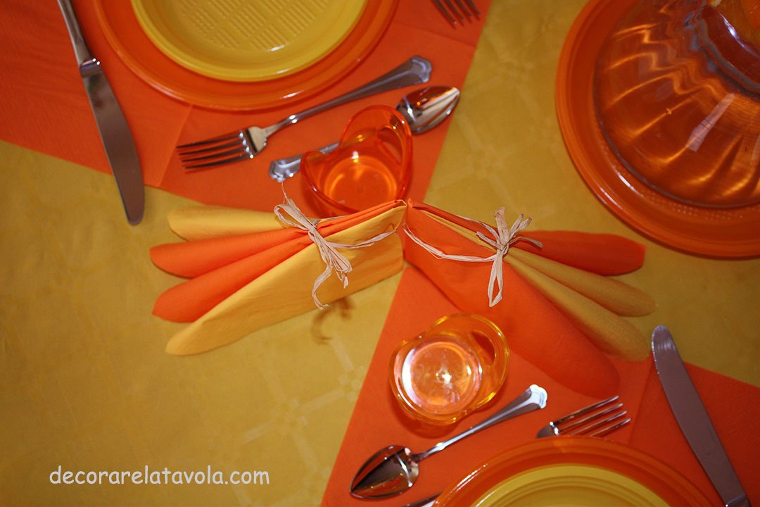 decorazione tavola per festa compleanno colori giallo arancione n.3