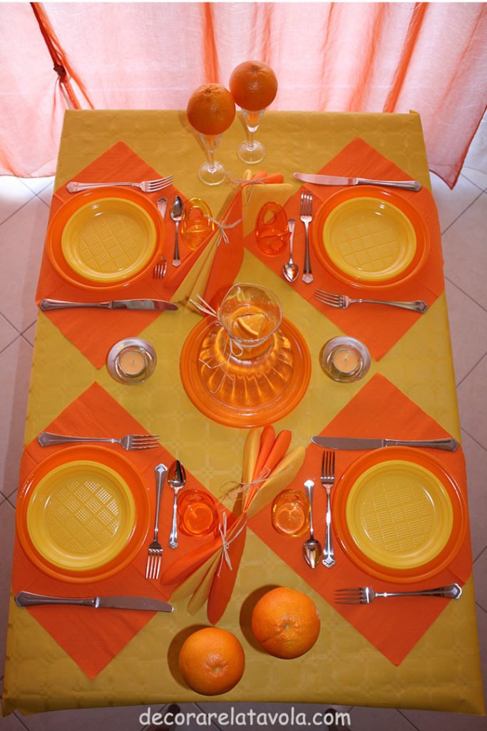 decorazione tavola per festa compleanno colori giallo arancione n.1