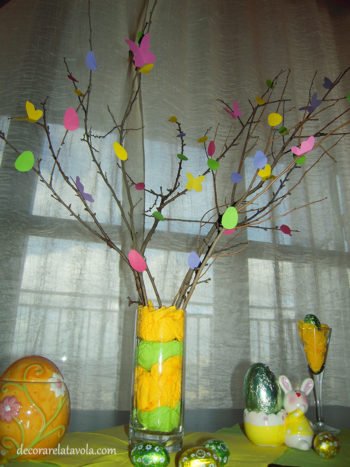 Centrotavola per Pasqua con rami decorati foto 6