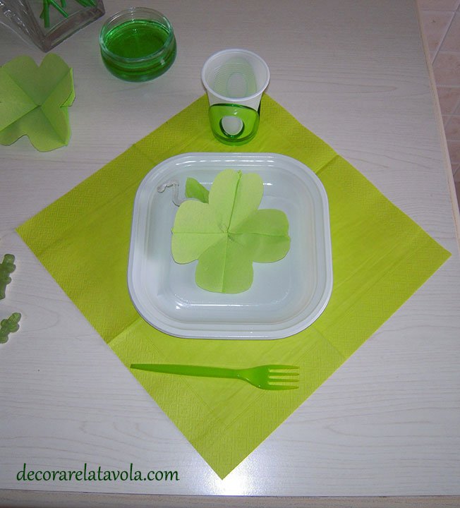 tavola verde con quadrifoglio 04
