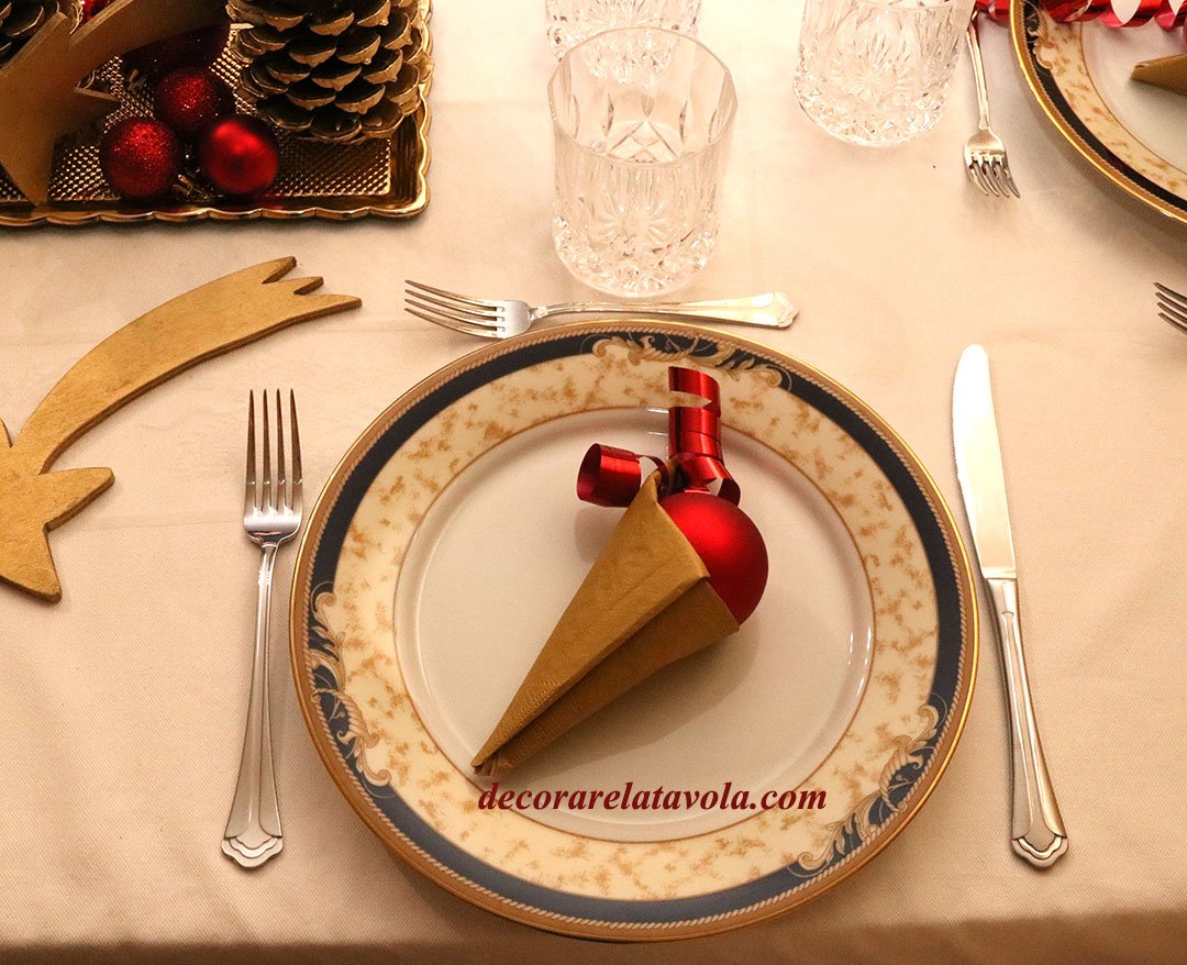 tavola natalizia tovagliolo sul piatto
